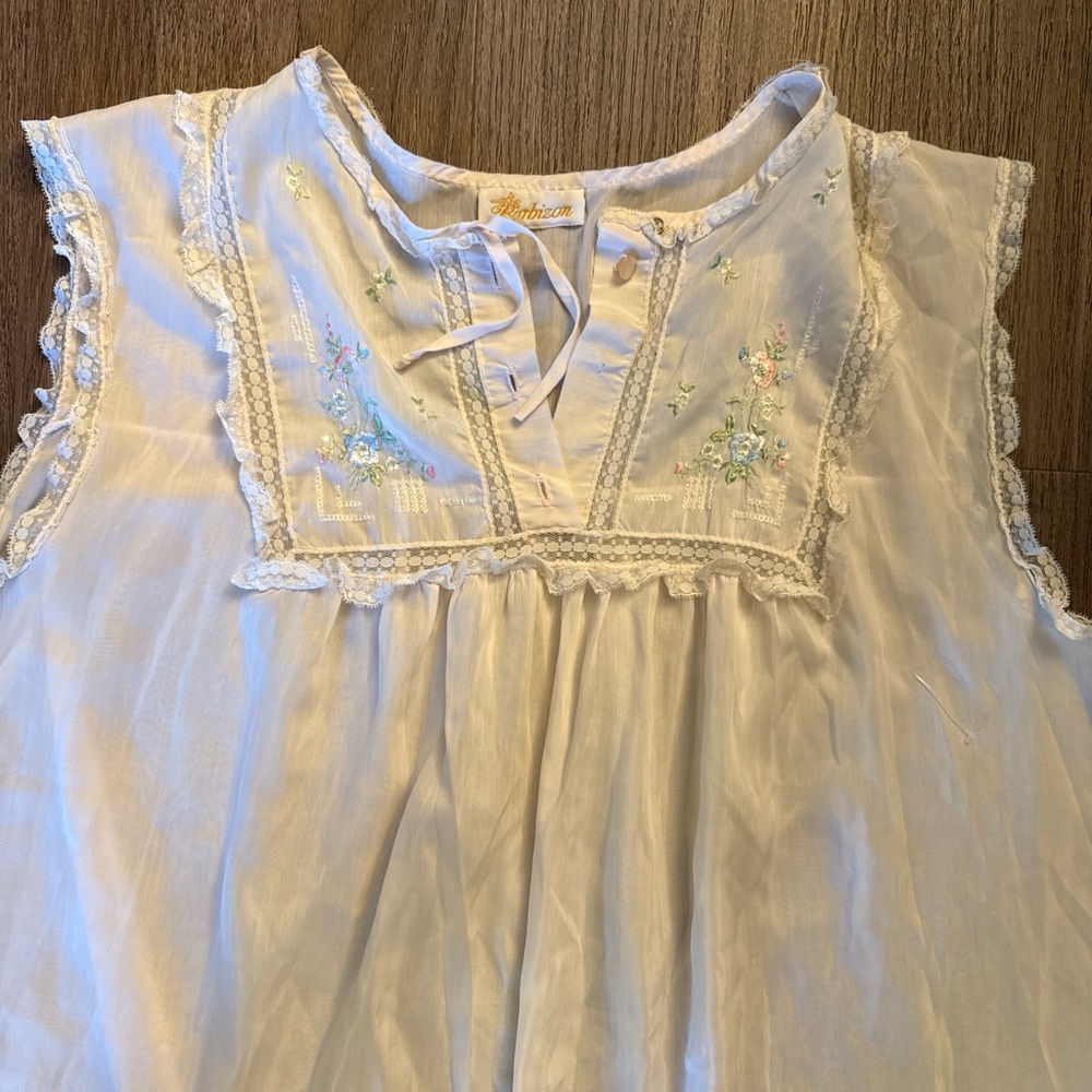 Vintage bar is on White Sleeveless floral  Embroidered nightgown